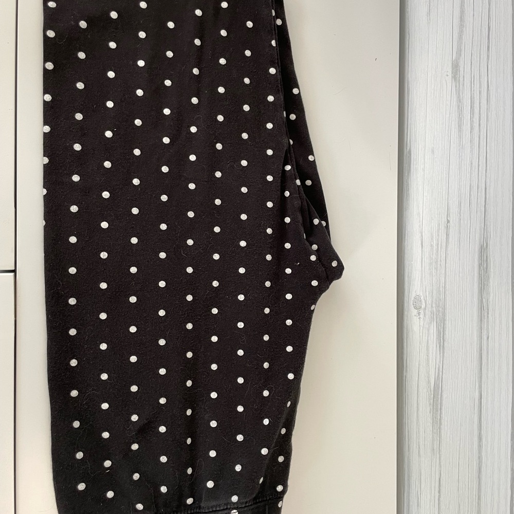 Black and White Op Leggings.